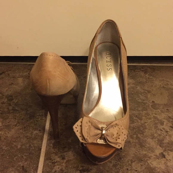 Guess Shoes - Tan platform heels with bow